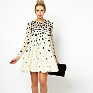 I’m looking for this ASOS dress size 6 and up !